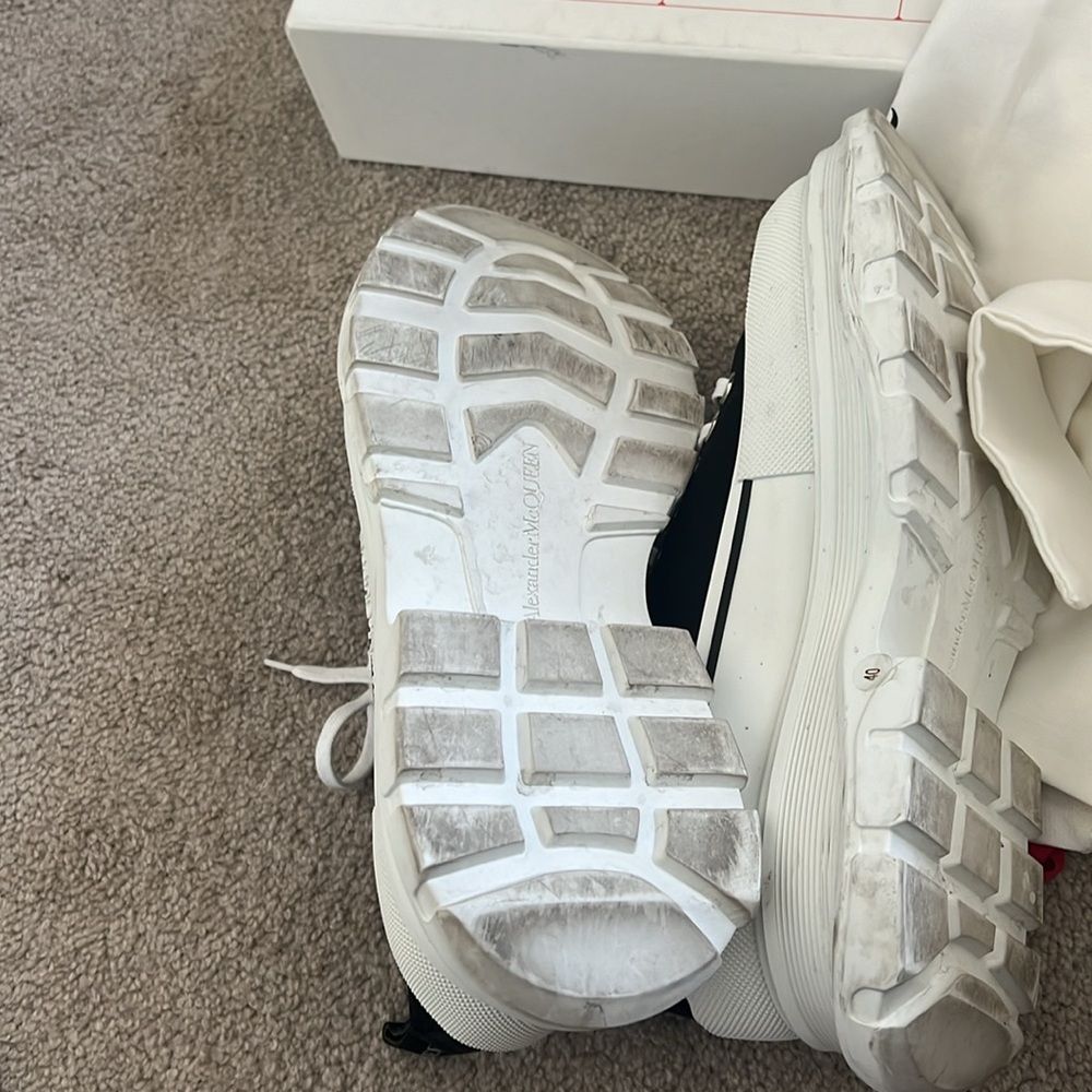 Alexander McQueen Womens Shoes Sneakers Low Top Canvas 10 Black White MSRP $750 - Picture 6 of 9